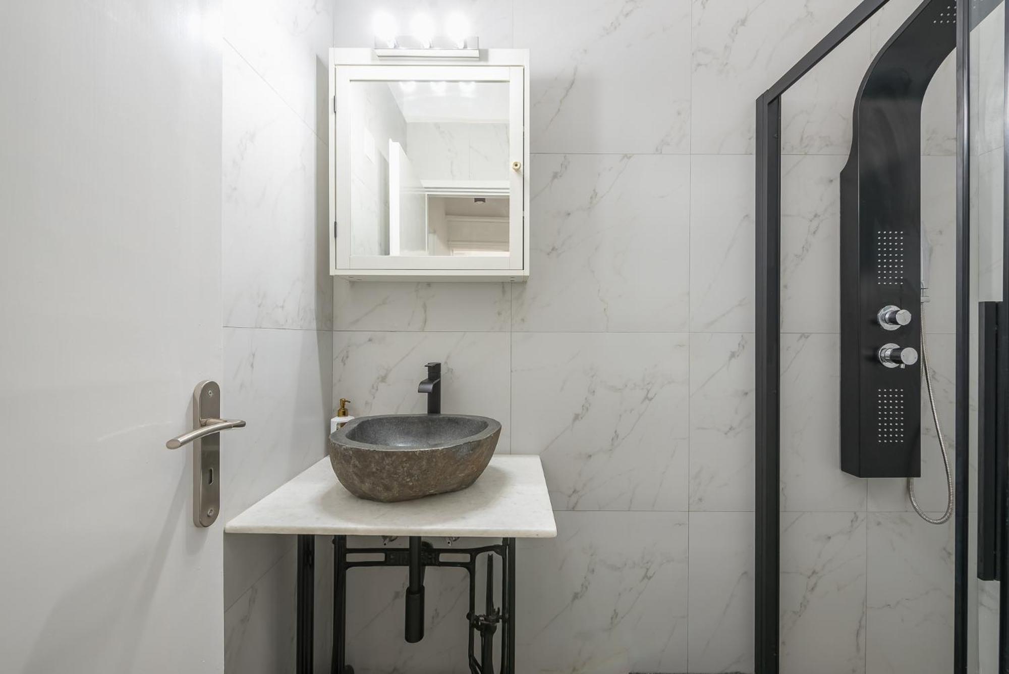 Stylish Luxury Apartment At Ampelokipi Metro Station Афины Экстерьер фото